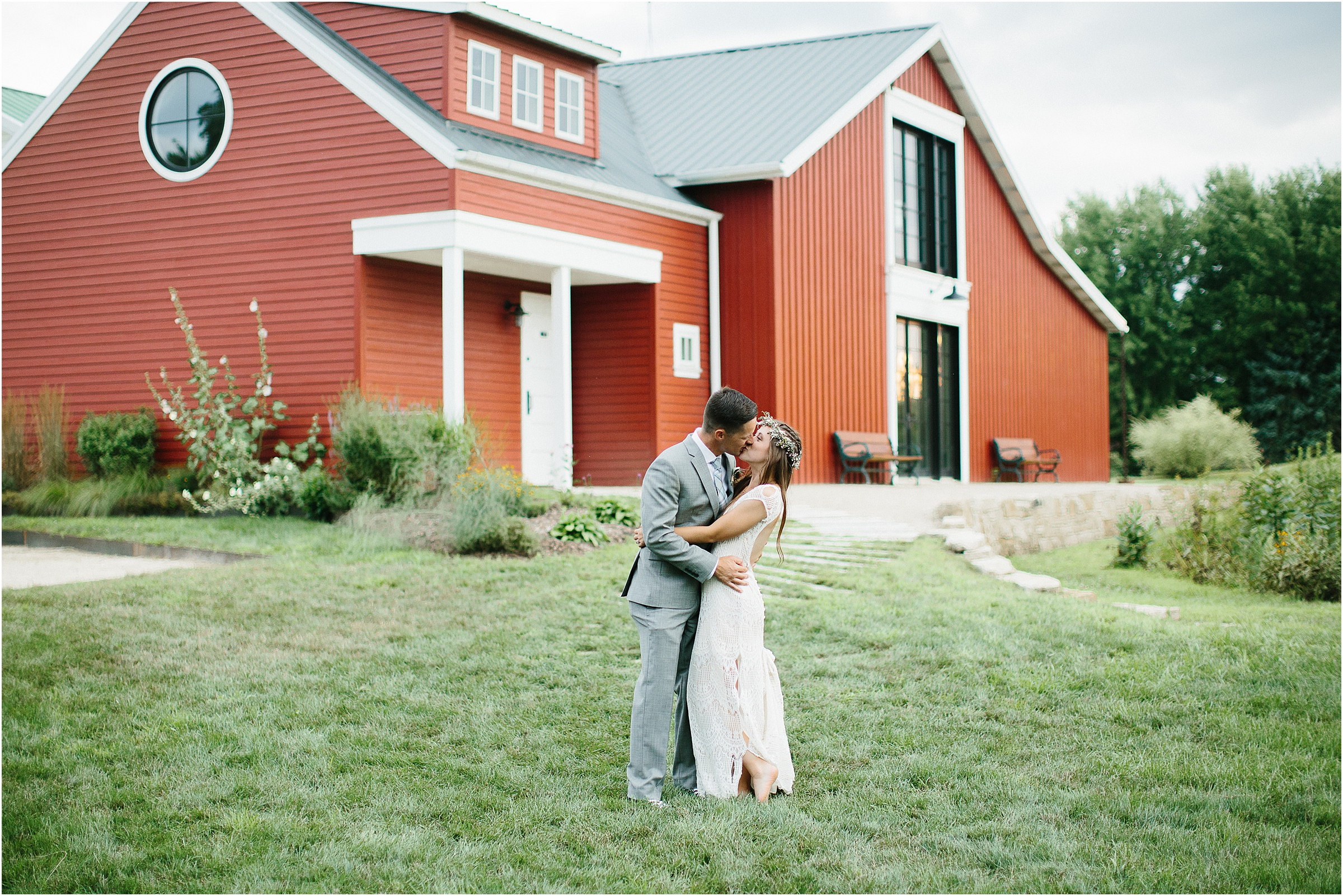 outdoor, midwest venue guide for wisconsin, minnesota, iowa, michigan, wedding planning, bride, eckers apple farm, apple orchard, wedding, intimate, unique